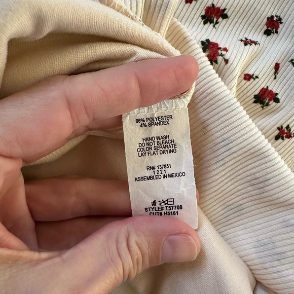 🌻 Cream Floral Square-Neck Crop Top 🌻 - Picture 5 of 5